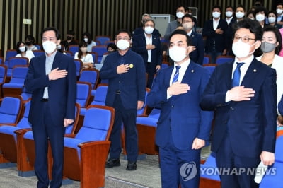 민주 '李 방탄 논란' 당헌 개정 파열음…'우상호 비대위' 시험대