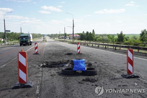 우크라,헤르손 보급로 연일 타격…"병참 난항에 러 퇴각하는 듯"