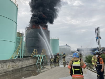 화성 '폐유 96만ℓ 저장' 처리시설서 화재…1시간 40분만에 진화