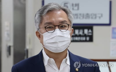 민주, '성희롱 발언' 최강욱 재심 결론 유보…소명기회 준다(종합)