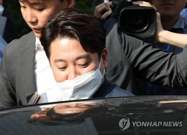 Lee Jun-seok should really get off clothes and acquire accountability when suing injunction towards Yoon Hak-kwan