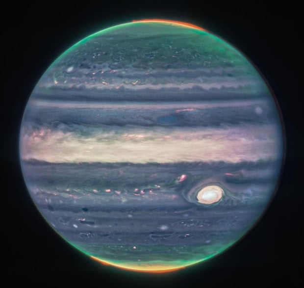 Jupiter’s polar aurora captured by the infrared camera of the Webb telescope