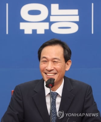 '지지율 역전' 약속 지키고 떠나는 '비대위원장' 우상호