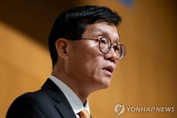 이창용 한은총재 "인플레 계속 5% 훨씬 넘으면 물가안정 우선"