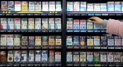 "담배" vs "2만원"…20대 알바 '반말'에 폭언한 70대 결국