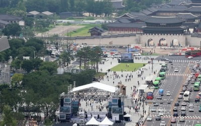 한총리 "새 광화문광장, 청와대와 함께 세계적 명소될 것"