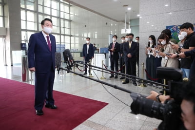 [속보] 尹 "어제 100일 회견 취지는 국민 말씀 받들겠다는 것"