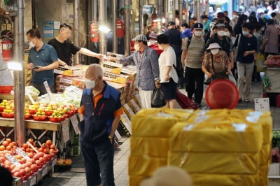 한은, 올해 물가전망치 '5.2%'…외환위기 후 최고치로 올렸다