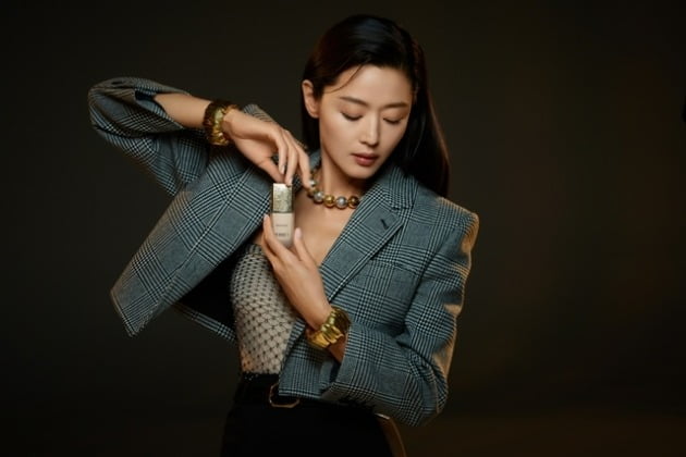 신세계인터내셔날이 배우 전지현을 뽀아레의 전속모델로 발탁하고 브랜드 캠페인을 시작한다. (사진=신세계인터내셔날)