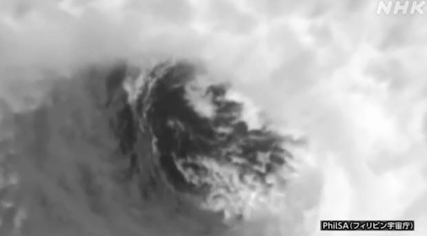 약 600km 상공 위에서 찍힌 태풍 '힌남노'의 눈. /출처=NHK 캡처