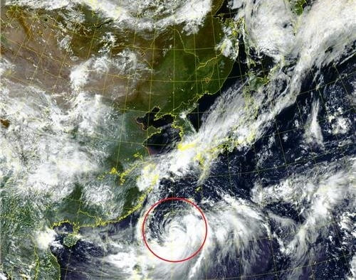 역대급 세기로 북상 중인 제11호 태풍 힌남노가 6일 경남 남해안으로 국내에 상륙할 것으로 기상청이 2일 전망했다. 이에 따라 남부지방 각급 학교가 5~6일 휴업이나 단축·원격수업을 진행할 예정이다. /사진=연합뉴스 