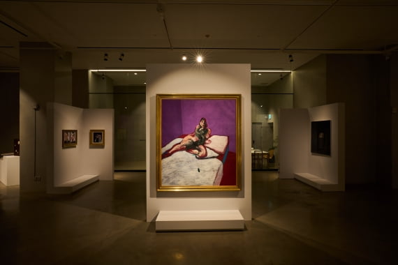 '헨리에타 모라에스의 초상'(1963). 크리스티는 "베이컨이 그린 여성 인물 중 가장 유혹적인 그림일 것"이라고 설명했다. 크리스티 제공