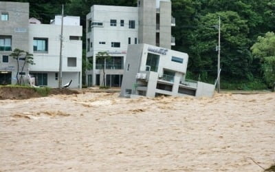 "풀빌라 건물이 물에 둥둥"…태풍 '힌남노' 할퀸 포항 쑥대밭