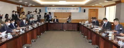 [포토] 중소기업·소상공인 차주 연착륙 지원을 위한 금융감독원장-금융권 간담회 개최