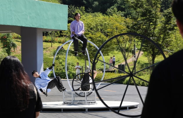 추석 연휴 마포 문화비축기지서 글로벌 서커스 축제 열려