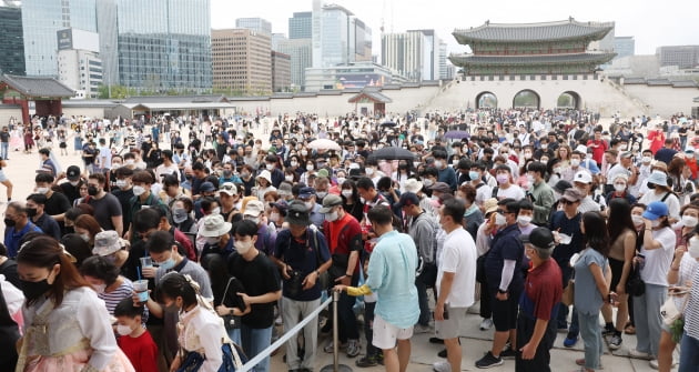 [포토] 추석 연휴 마지막날 경복궁 풍경