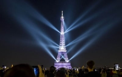 프랑스 에펠탑 조명 1시간 일찍 소등…"러시아발 에너지난 탓"