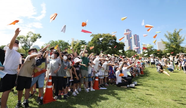 [포토] 2022 한강 종이비행기 축제