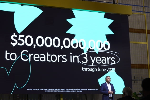유튜브는 지난 3년 동안 500억달러를 크리에이터들에게 제공했다.    유튜브 제공