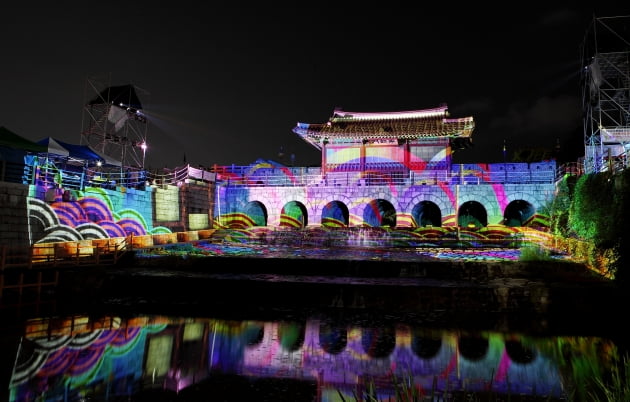 수원문화재단, 오는 23일부터 불빛축제인 '수원화성 미디어아트쇼' 개최