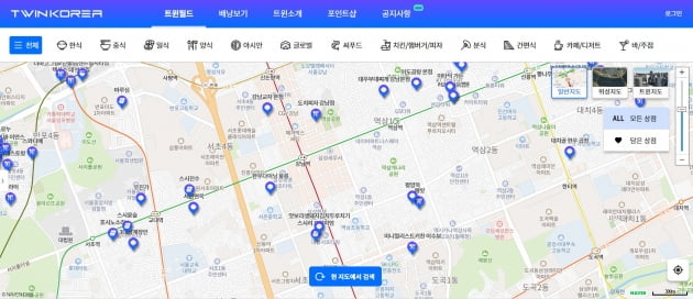 식신 메타버스 플랫폼 트윈코리아 지도 상의 서울 강남역 인근 모습. 지도 상의 맛집들을 클릭해 들어가면 리뷰 등을 작성할 수 있다. 앞으로 '셀 오너' 등이 세운 다양한 현실 기반 건물과 가상 건물 등도 확인할 수 있게 구축해 나갈 예정이다. 트윈코리아 화면 캡처 