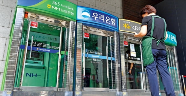 보이스피싱 막아라…Atm 무통장입금 1회 50만원으로 줄어든다 | 한국경제