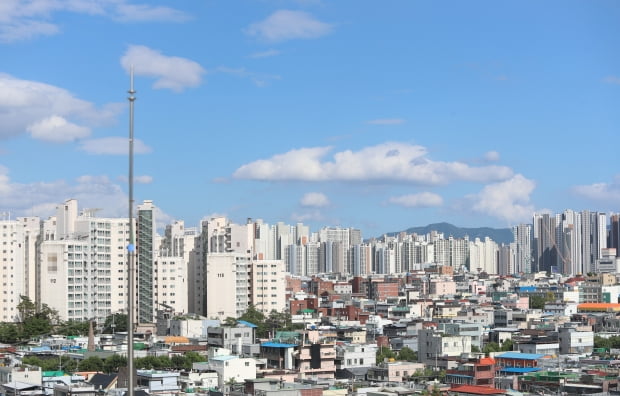 국토교통부가 대구 수성구, 광주, 대전, 울산 등 지방 조정대상지역을 모두 해제했다. 사진은 대구 아파트 전경. 사진=연합뉴스