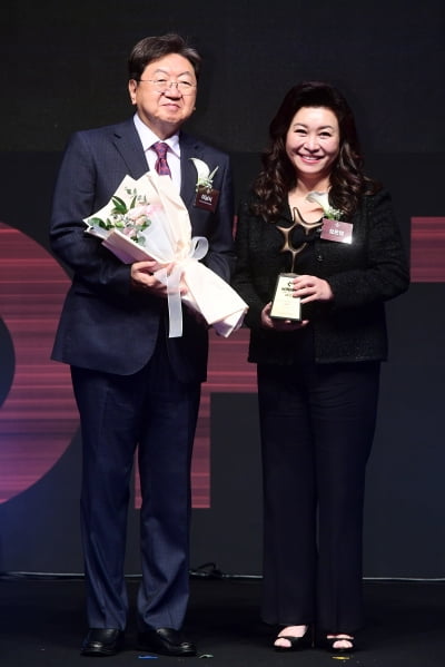 [포토] 오은영, '2022 올해의 브랜드 대상' 전문가엔터테이너 부문 수상