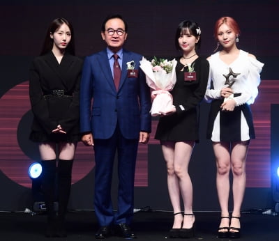[포토] 비비지, '2022 올해의 브랜드 대상' 신인 여자아이돌 부문 수상