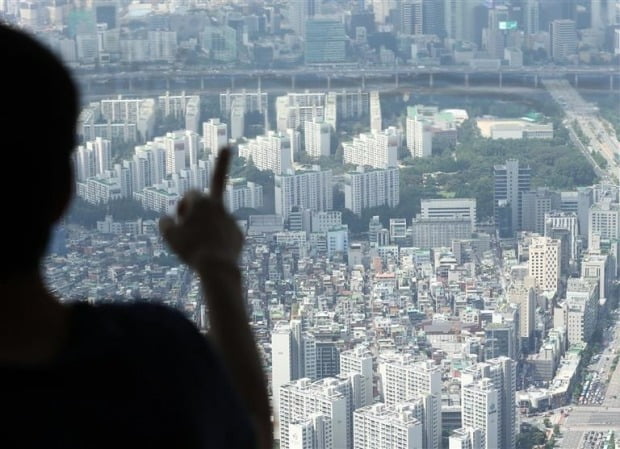 서울 송파구 롯데월드타워에서 바라본 아파트 단지.  /사진=연합뉴스