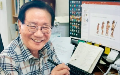 이원복 석좌교수 "책으로 읽는 교양의 깊이는 유튜브가 못 이겨요"