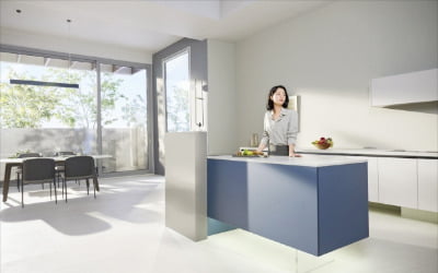 LX하우시스, 아일랜드 조리대·하부장 '플로팅 디자인'…"주방 공간 더 넓어 보이고 청소도 쉬워져"