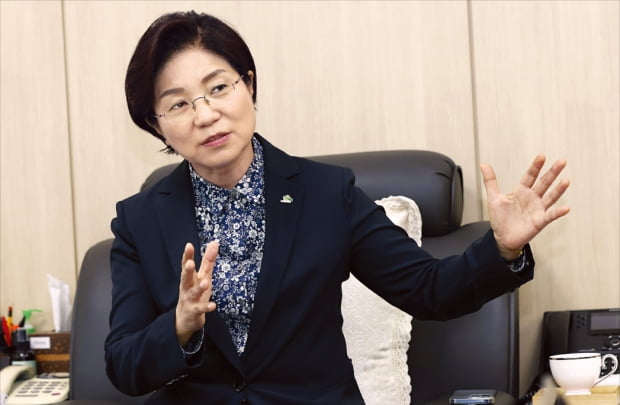 김미경 은평구청장은 “수색역세권을 제2의 타임스퀘어로 조성하고, 신분당선 연장, 광역도시철도역 신설 등을 통해 은평구를 서울의 새로운 교통과 문화의 중심지로 만들겠다”고 말했다.   은평구청  제공 