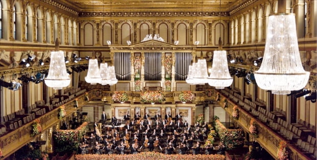 오스트리아 빈 무지크페라인 황금홀에서 연주하고 있는 빈 필하모닉 오케스트라.  WCN  제공 