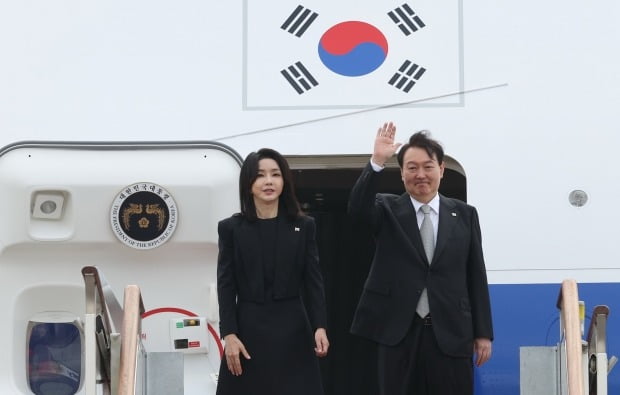 윤석열 대통령, 출국…5박7일 영국·미국·캐나다 순방