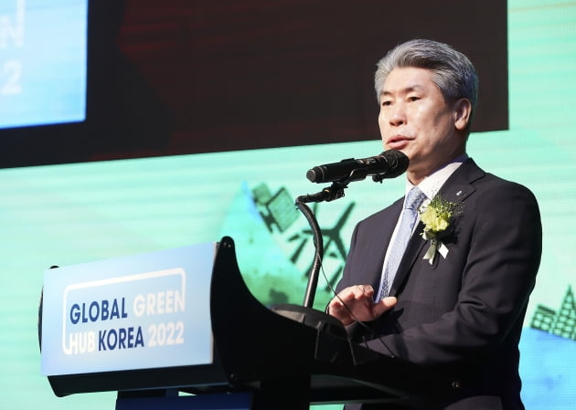 20일 서울 여의도 콘래드호텔에서 열린 ’Global Green Hub Korea 2022’에서 윤종원 IBK기업은행장이 기조연설을 하고 있는 모습.(사진=IBK기업은행)