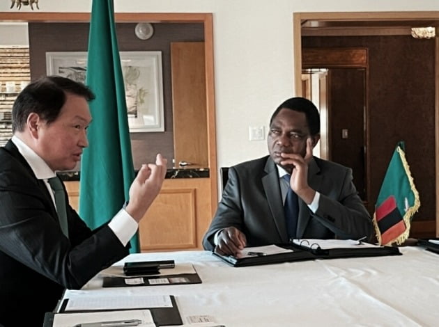 최태원 SK그룹 회장이 9월 20일 미국 뉴욕에서 하카인데 히칠레마 잠비아 대통령과 만나 사업 협력 방안을 논의했다. 사진=SK그룹 제공