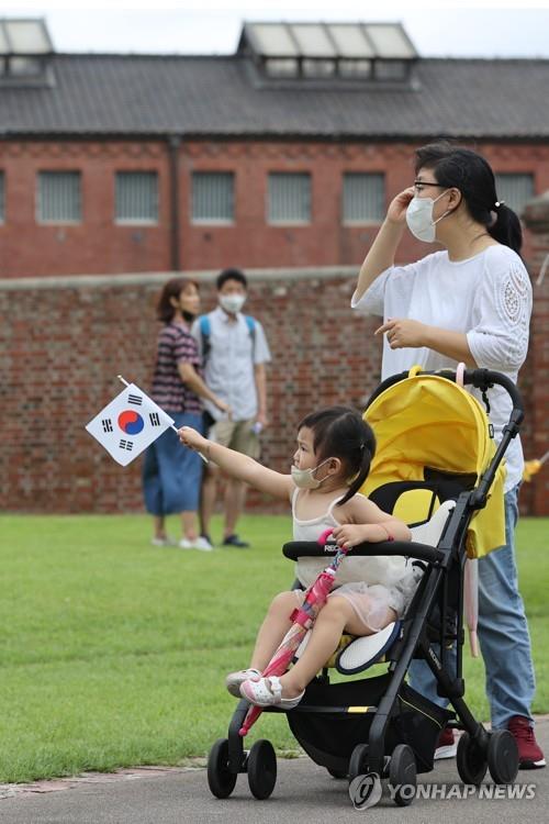 [100세 인간] ⑤ 서울역 광장의 그 남자, 불꽃처럼 살다 가다