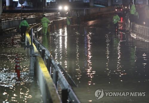 [태풍 힌남노] 대구 신천동로 통제, 출근길 우려…도시철도 정상 운행