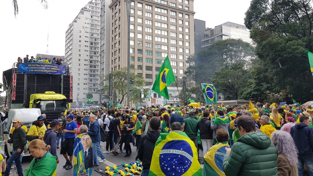 브라질 독립기념일 행사, 보우소나루 지지시위 현장으로 변모
