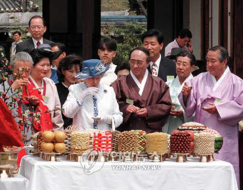 [英여왕 서거] 안동 하회마을서 '생일상' 한국과 인연