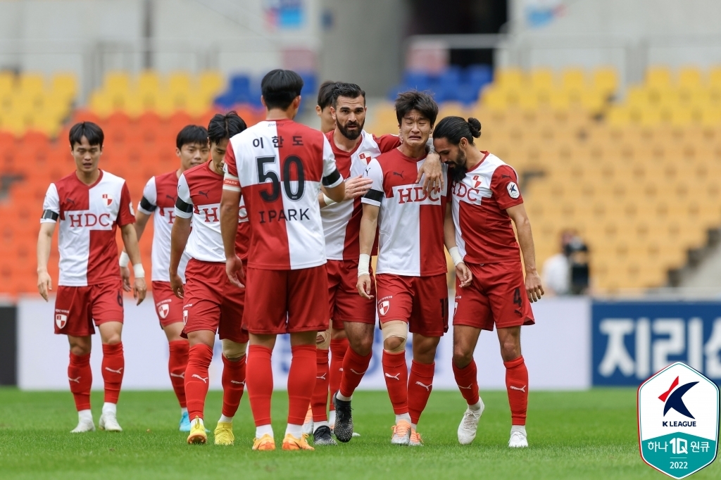 어머니께 바친 이상헌의 결승골…K리그2 부산, 경남 1-0 제압(종합)