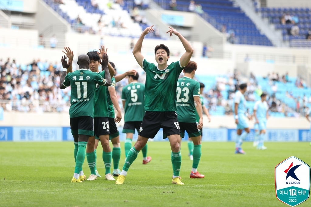 프로축구 전북, 대구에 5-0 대승…1위 울산 승점 7 차로 추격