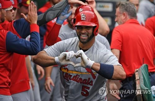 푸홀스, 역전 투런포로 통산 697호…MLB 단독 4위