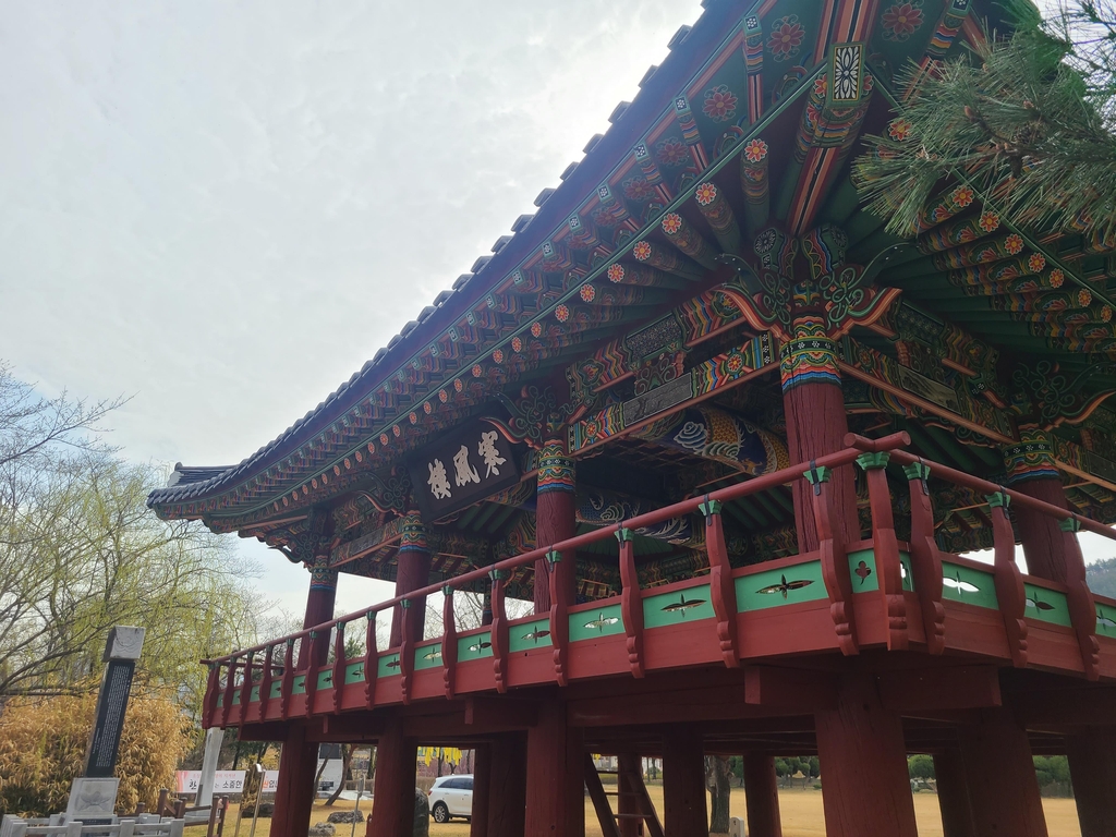 조선시대 관아 건물 '무주 한풍루' 기둥·기단 보수한다