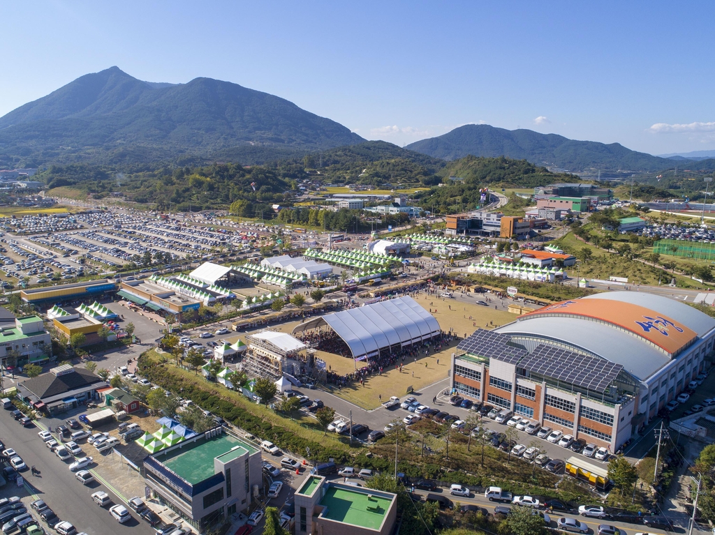 산청한방약초축제 젊어져…어린이·MZ세대 '코스프레 경연대회'