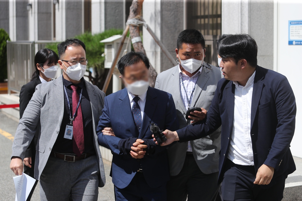 '붕괴참사' 광주 학동4구역 조합장 영장심사서 '묵묵부답'