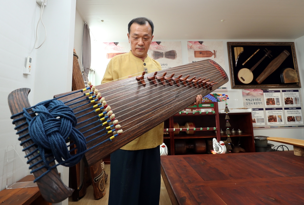 [충북 장인열전] 열두줄 가야금소리 이끌린 45년…조준석 악기장