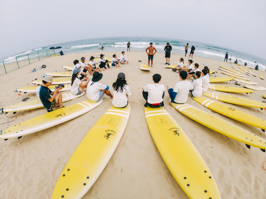 2030 세대의 인기 액티비티는?…프립 "캠핑·서핑·라켓스포츠"