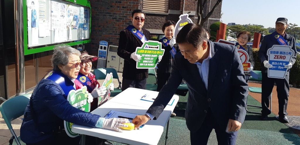 [100세 인간] ⑦ "할머니, 500원 줄게 담배 좀 사다 주세요"